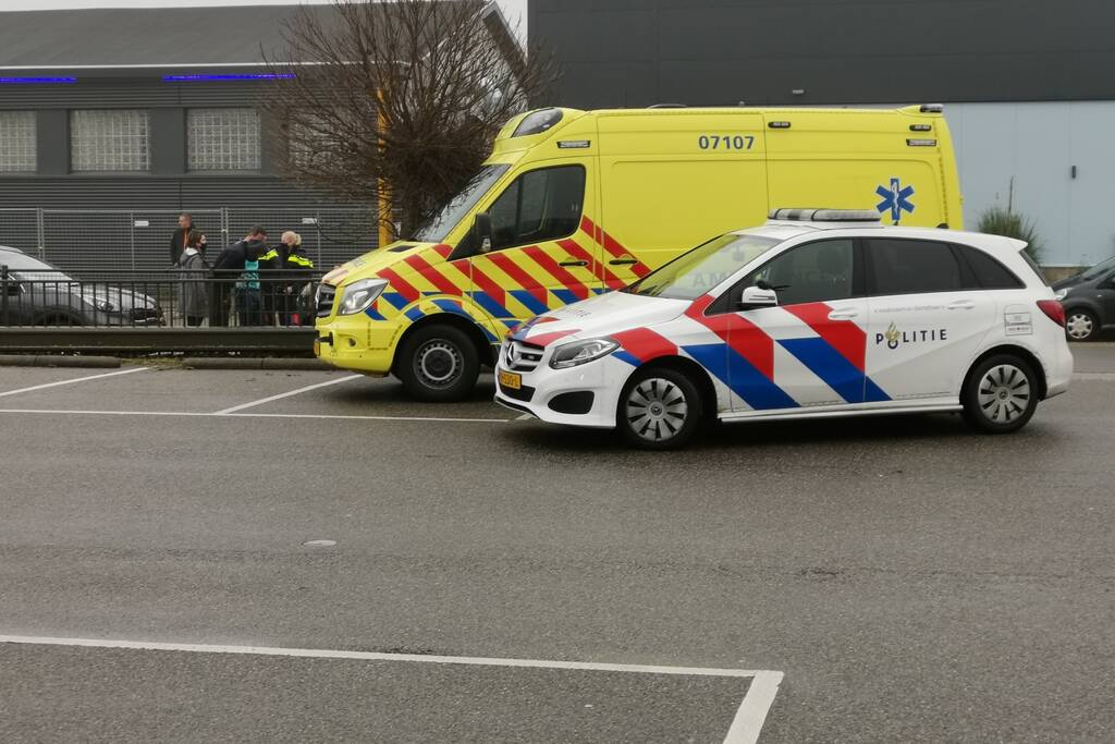 Kind op fiets aangereden door auto