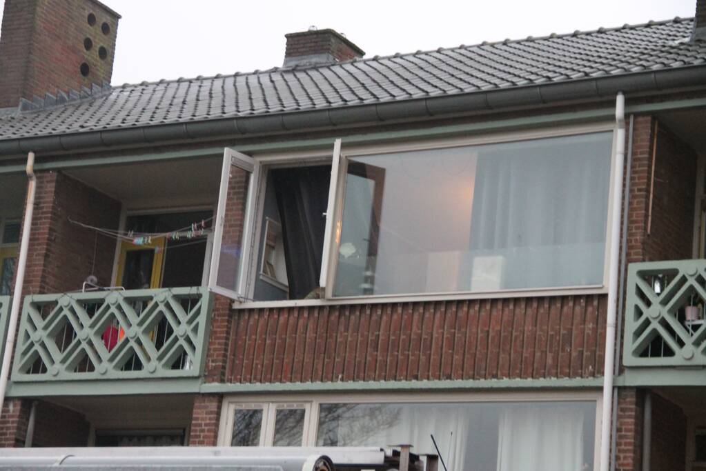 Brand in een trappenhuis van flatgebouw