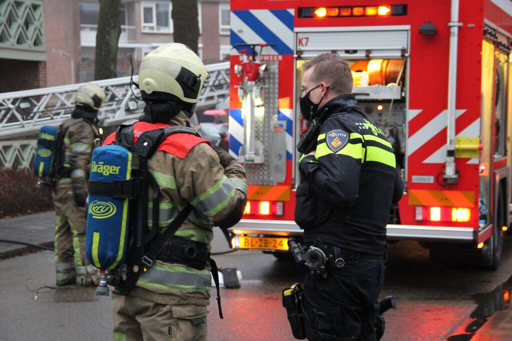 Brand in een trappenhuis van flatgebouw