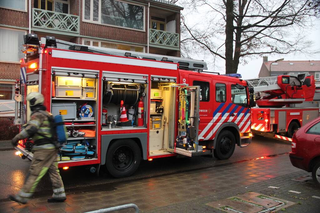 Brand in een trappenhuis van flatgebouw