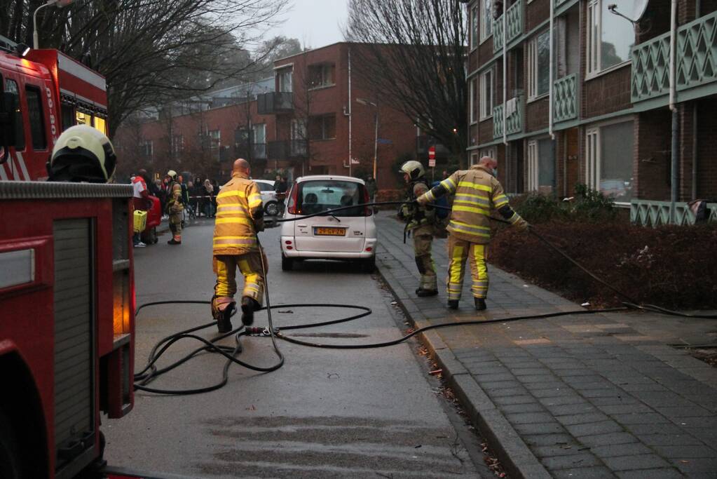 Brand in een trappenhuis van flatgebouw
