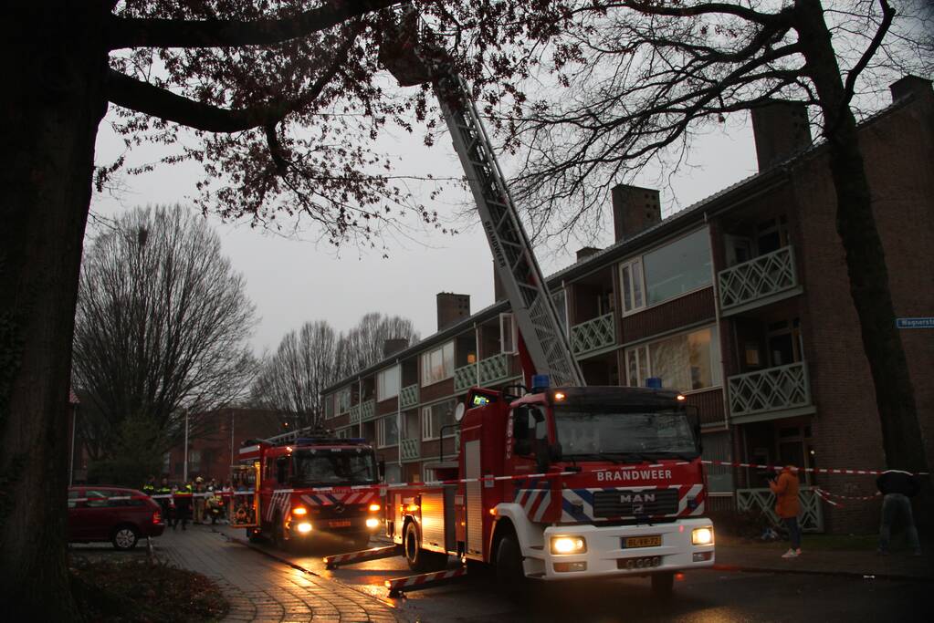 Brand in een trappenhuis van flatgebouw