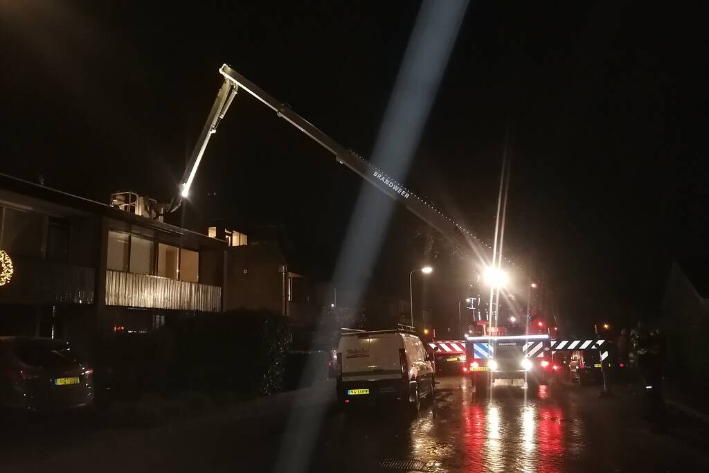 Brand in schoorsteen van woning