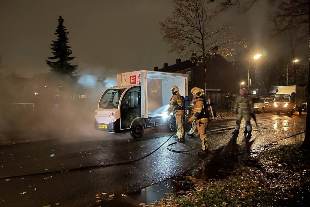 Brand in bezorgauto van Picnic