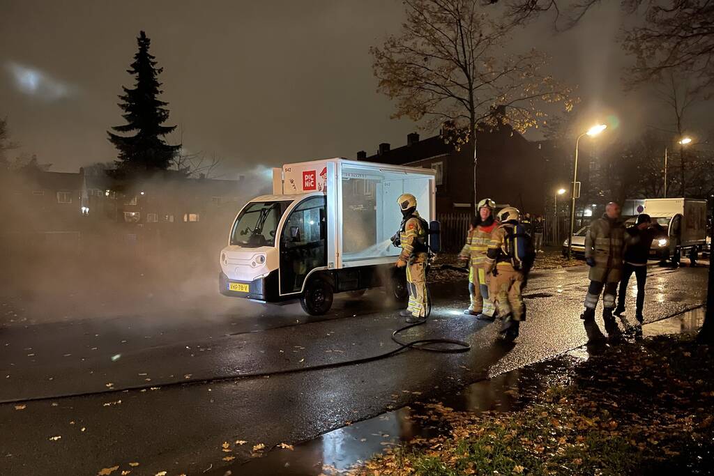 Brand in bezorgauto van Picnic