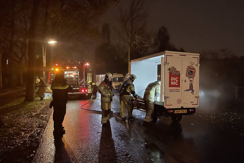 Brand in bezorgauto van Picnic