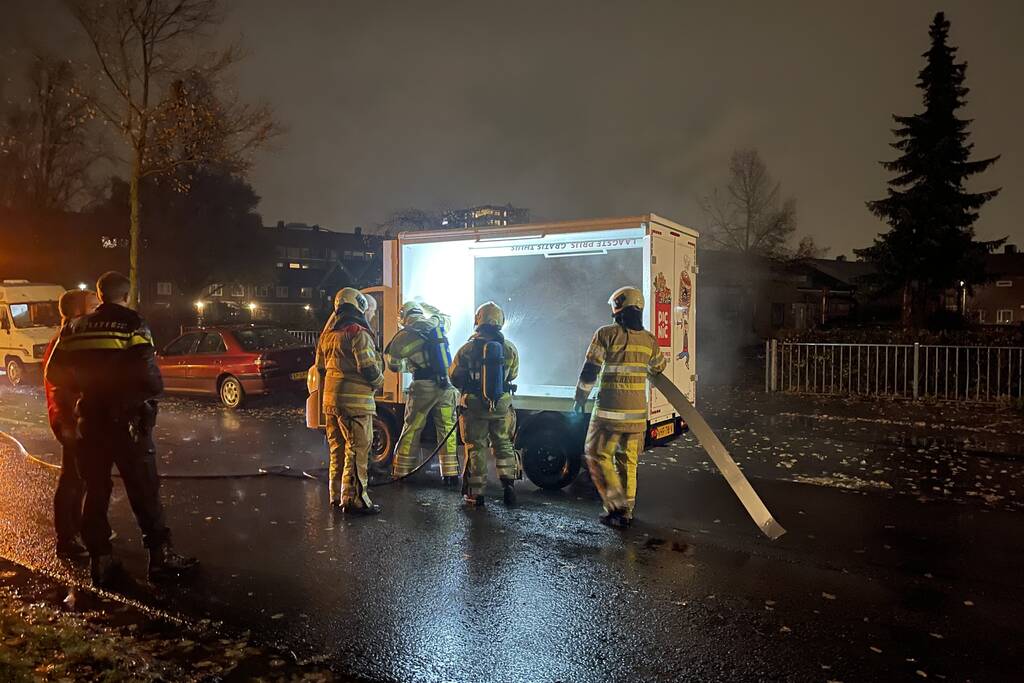 Brand in bezorgauto van Picnic
