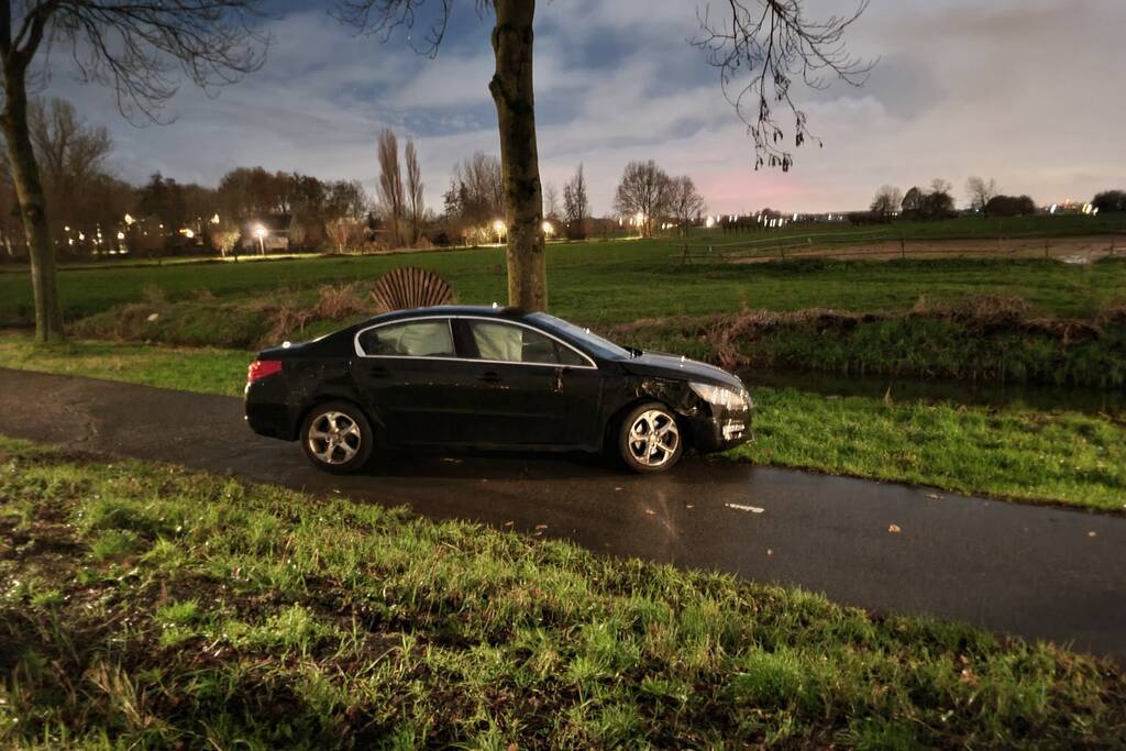 Bestuurder gaat er vandoor bij eenzijdig ongeval