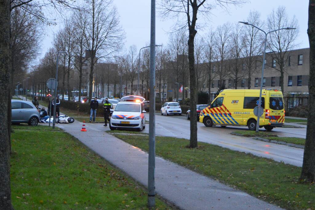 Scooterrijder gewond bij botsing met auto