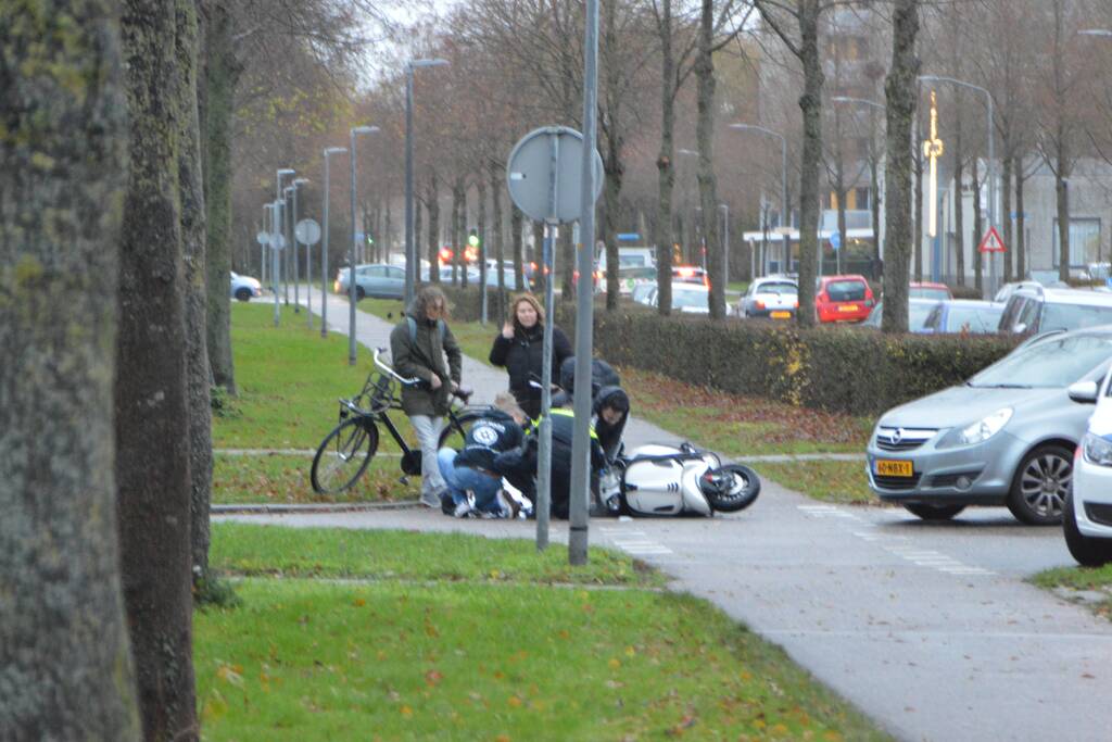 Scooterrijder gewond bij botsing met auto