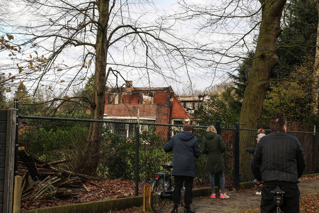 Day-after grote brand woonhuis met rieten kap