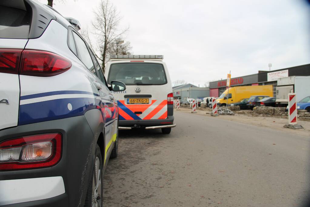 UWV, politie en handhavers doen onderzoek bij autobedrijf