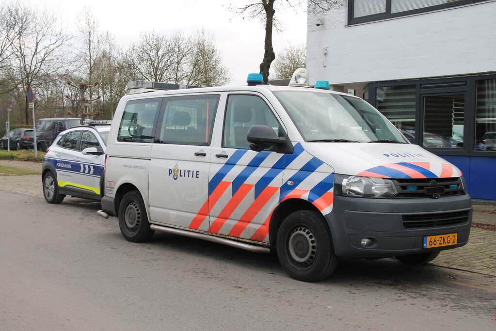 UWV, politie en handhavers doen onderzoek bij autobedrijf