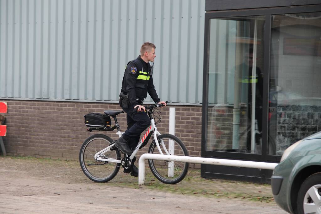UWV, politie en handhavers doen onderzoek bij autobedrijf