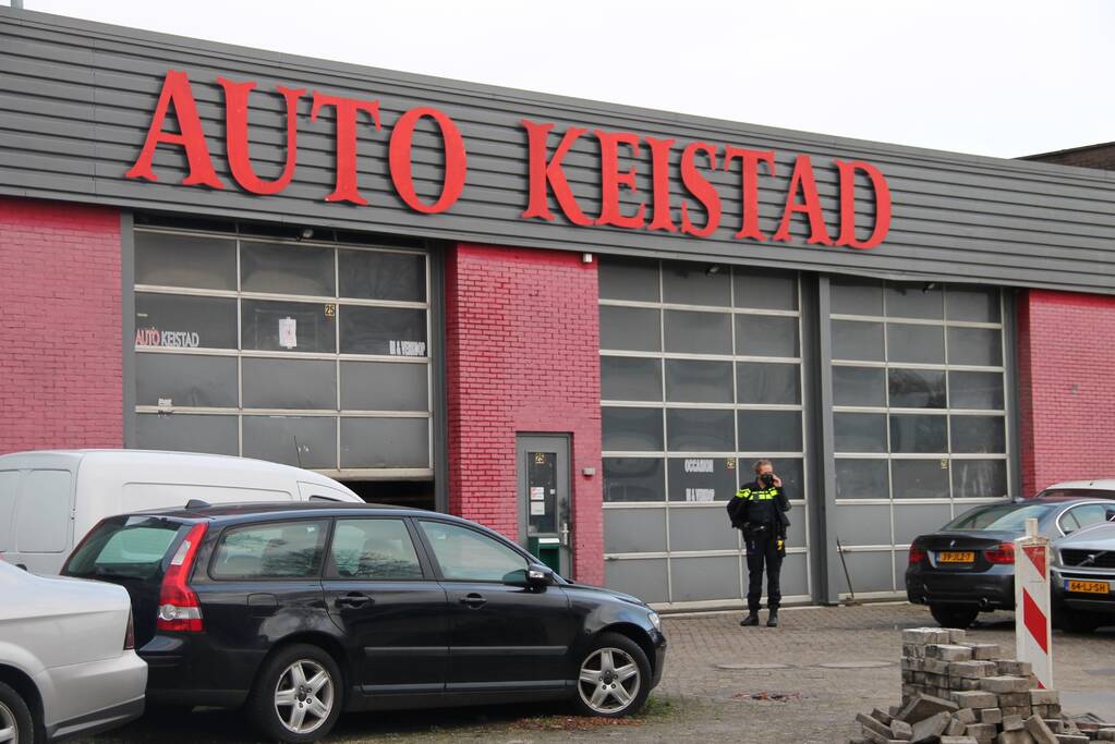 UWV, politie en handhavers doen onderzoek bij autobedrijf