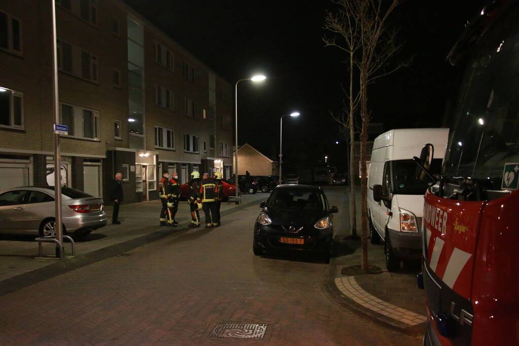 Brandweer verwijderd losgeraakte goot