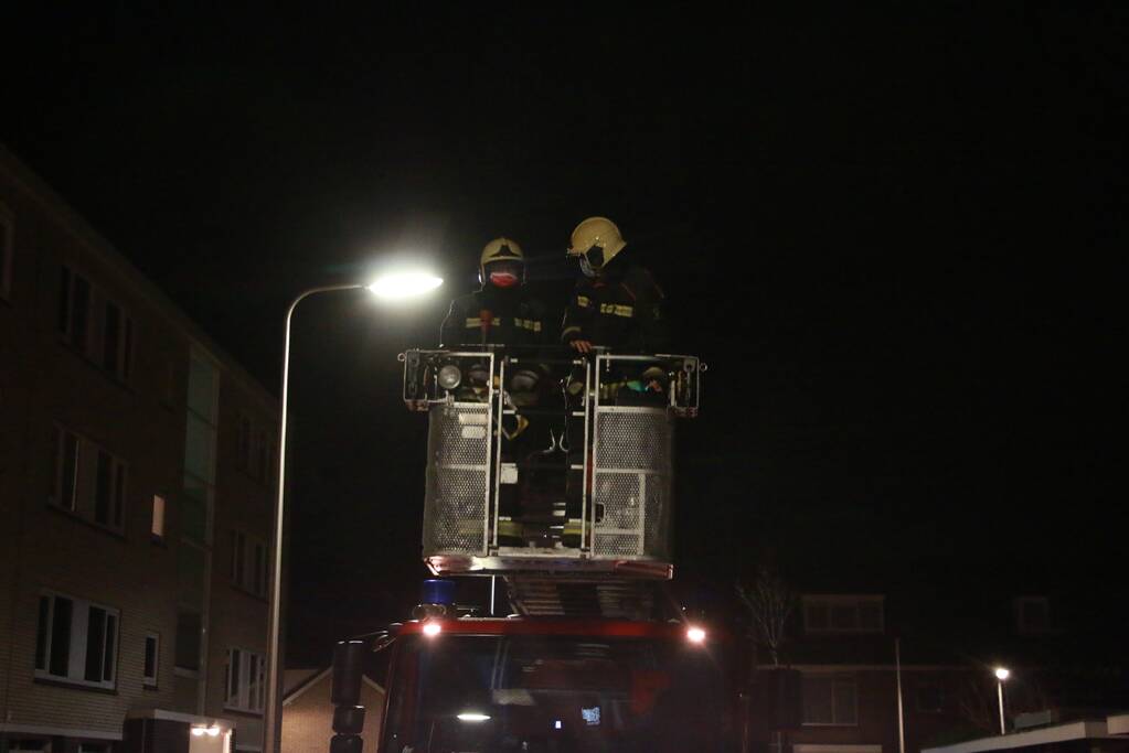 Brandweer verwijderd losgeraakte goot