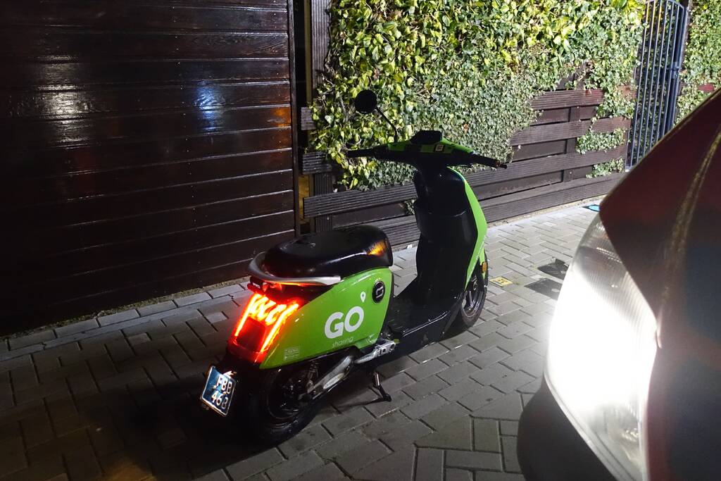 Deelscooter van Go Sharing in water aangetroffen