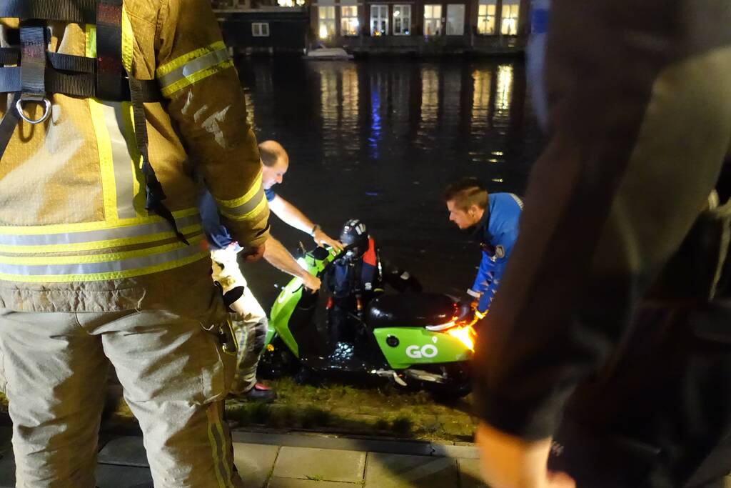 Deelscooter van Go Sharing in water aangetroffen