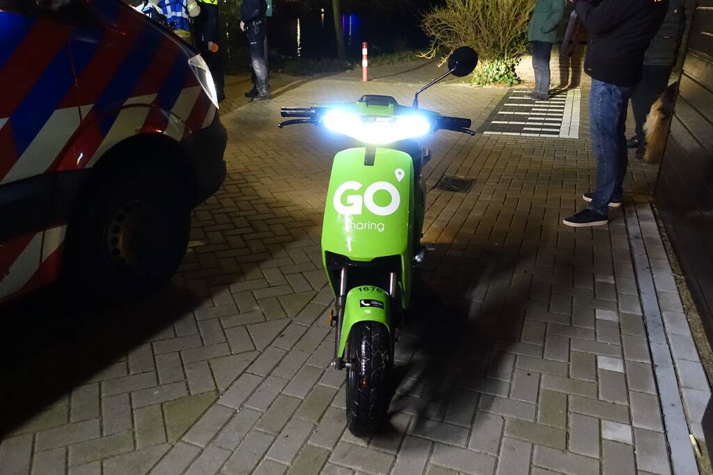 Deelscooter van Go Sharing in water aangetroffen
