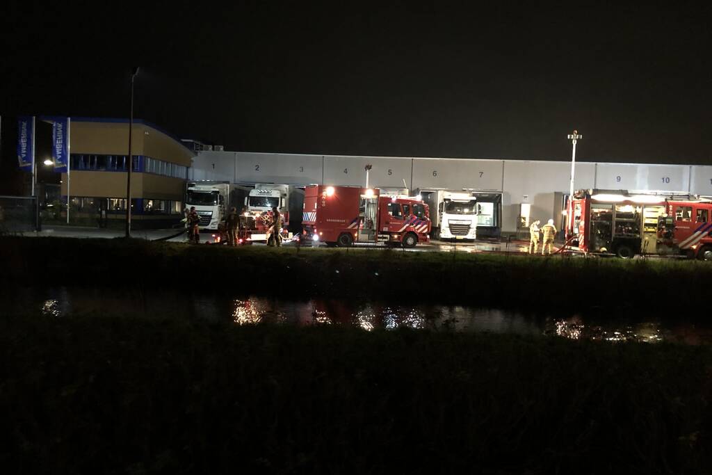 Vrachtwagen verwoest door brand