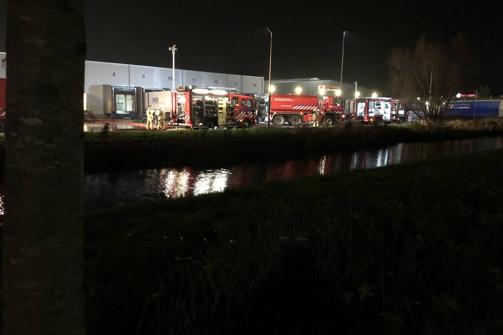 Vrachtwagen verwoest door brand