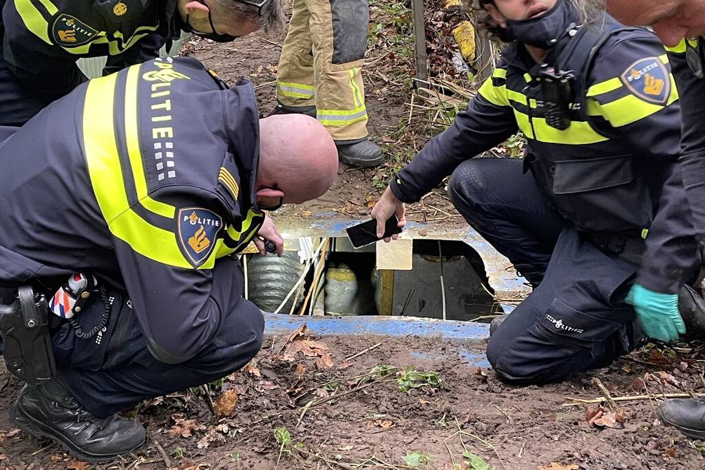 Politie vindt ondergrondse container met hennepkwekerij