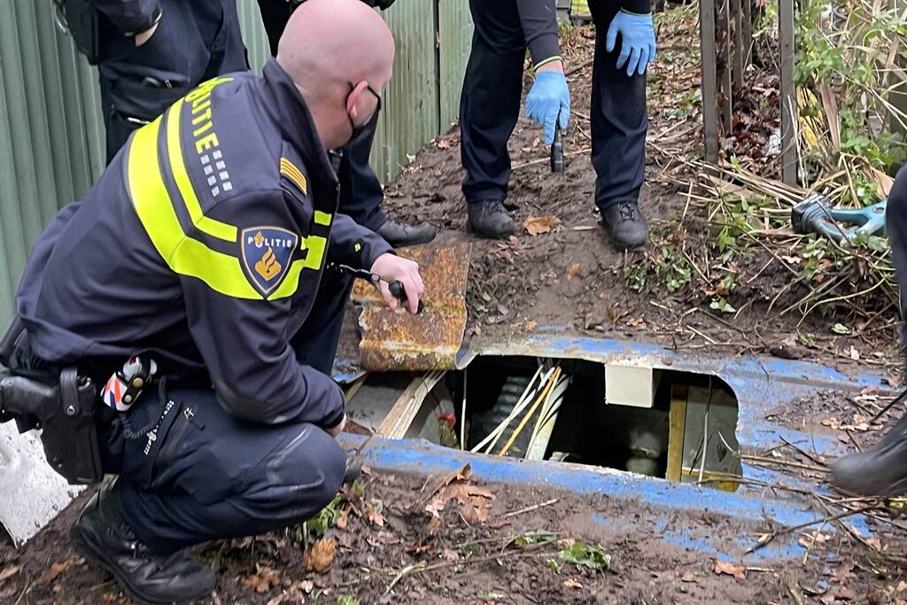 Politie vindt ondergrondse container met hennepkwekerij