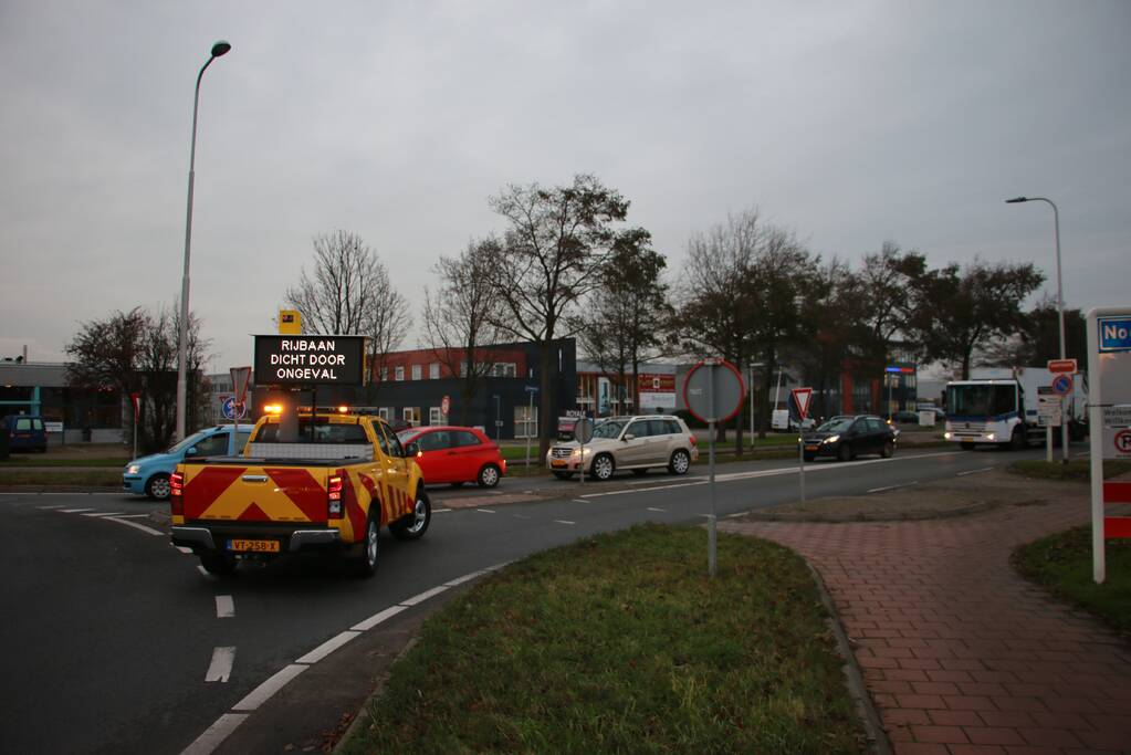 Wiel van auto breekt af na aanrijding