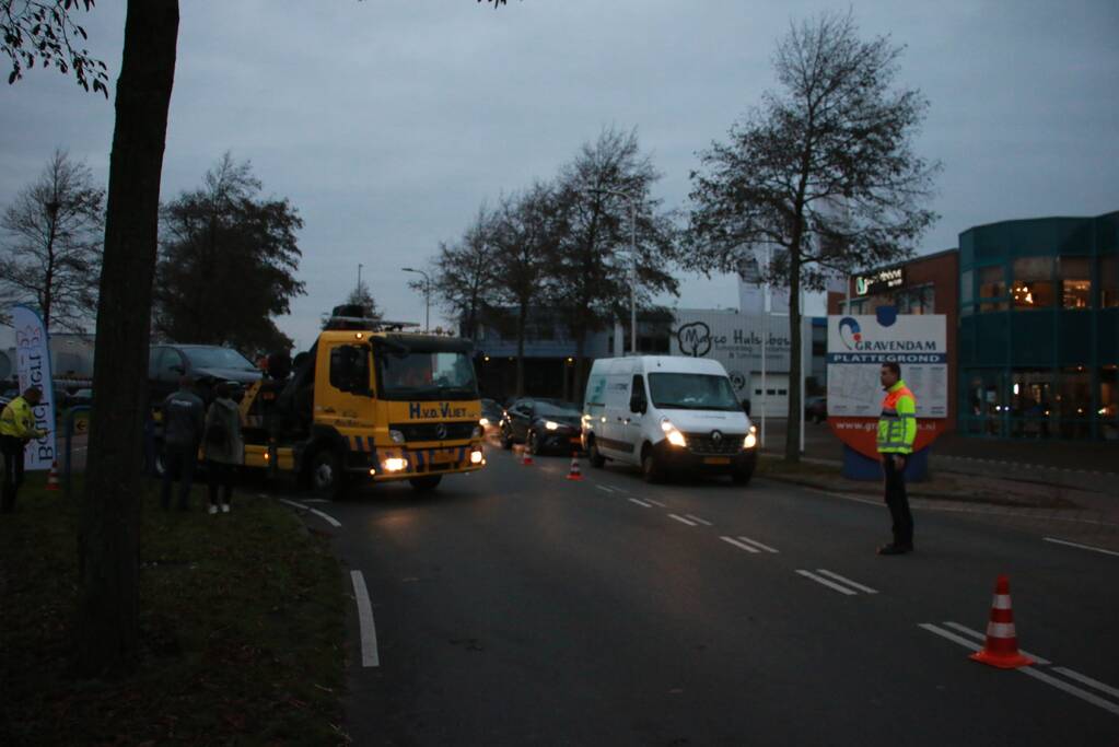 Wiel van auto breekt af na aanrijding