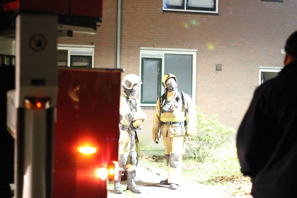Brand in zonnepanelen op dak van woning