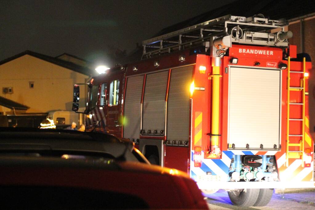 Brand in zonnepanelen op dak van woning