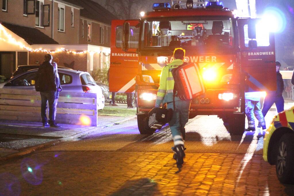 Brand in zonnepanelen op dak van woning