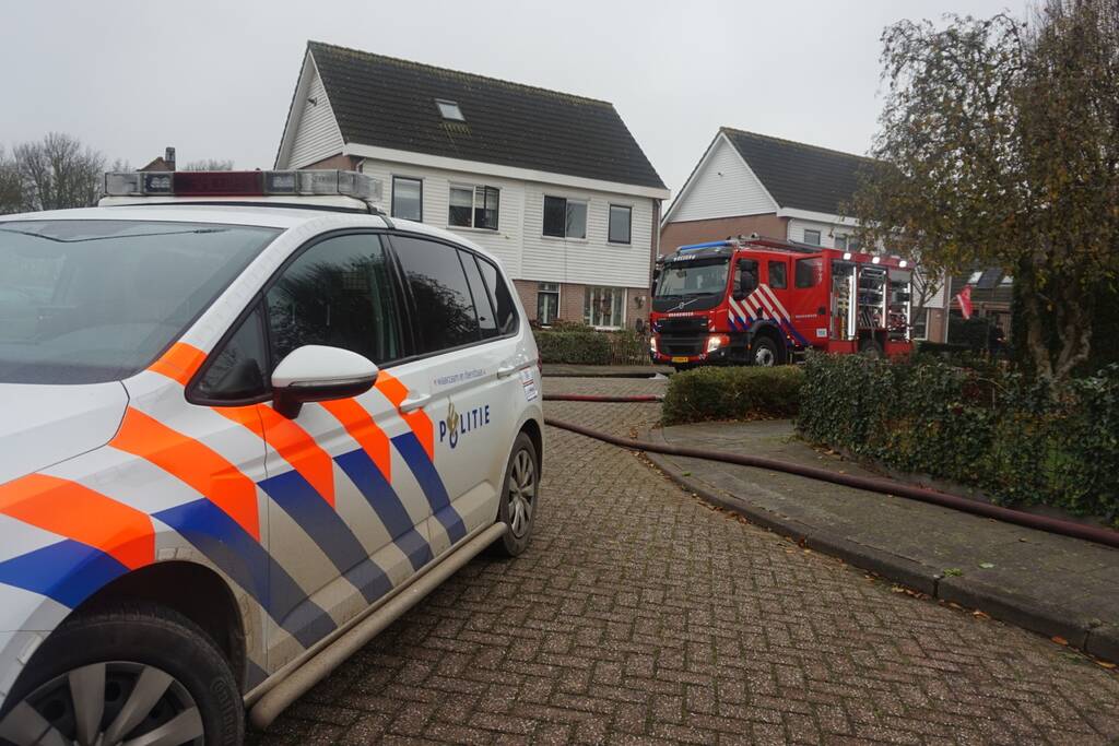 Brand in garage naast woning