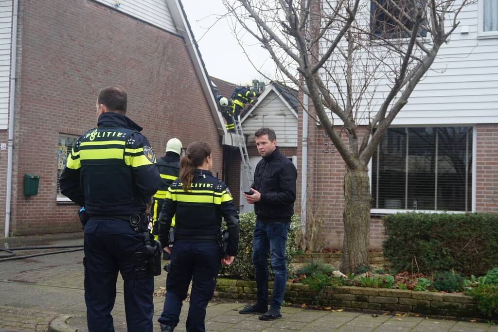 Brand in garage naast woning