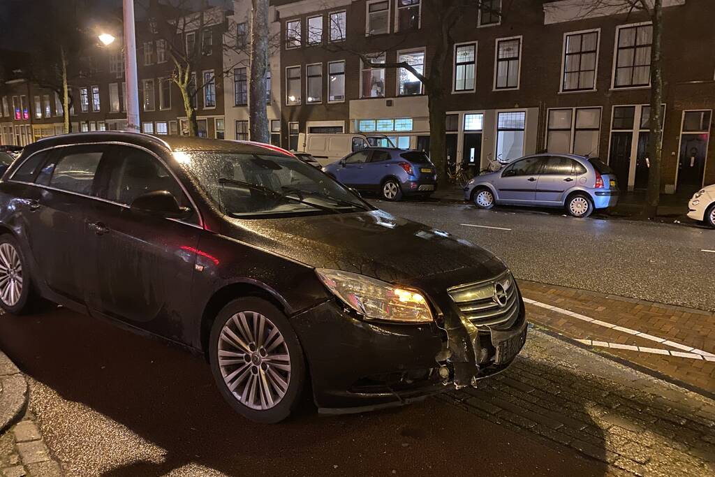 Flinke schade na botsing tussen scooter en auto