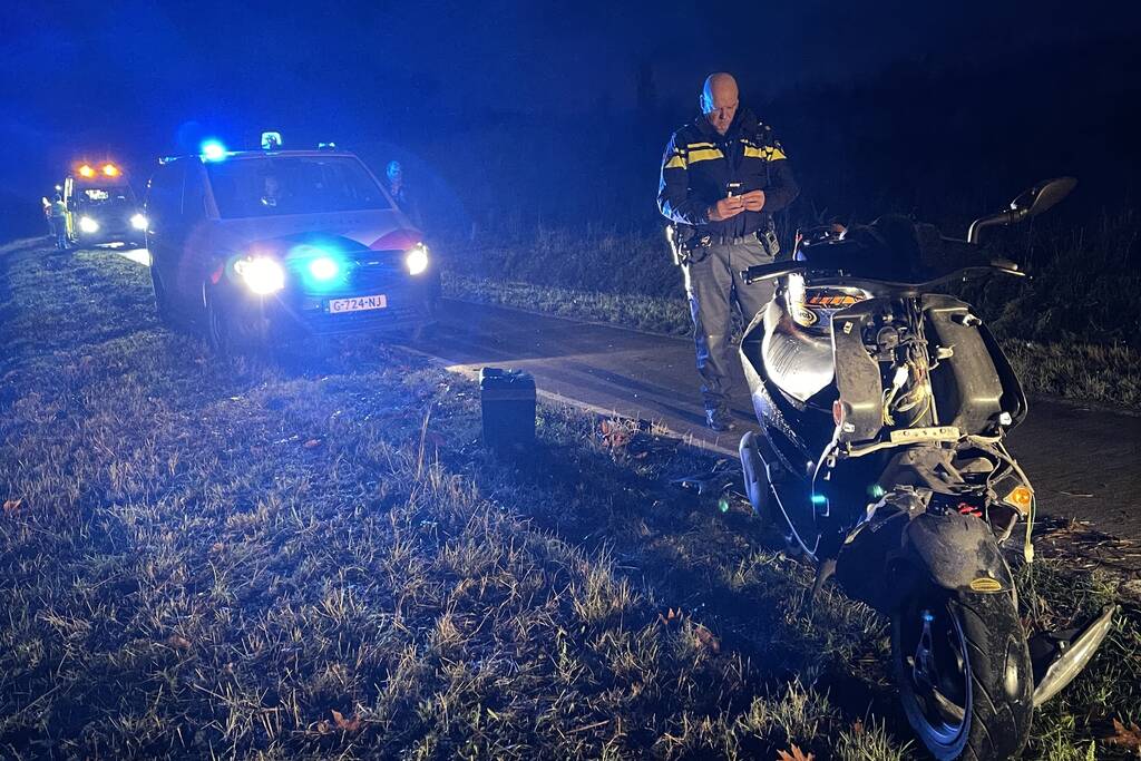 Scooterrijder botst op voetganger