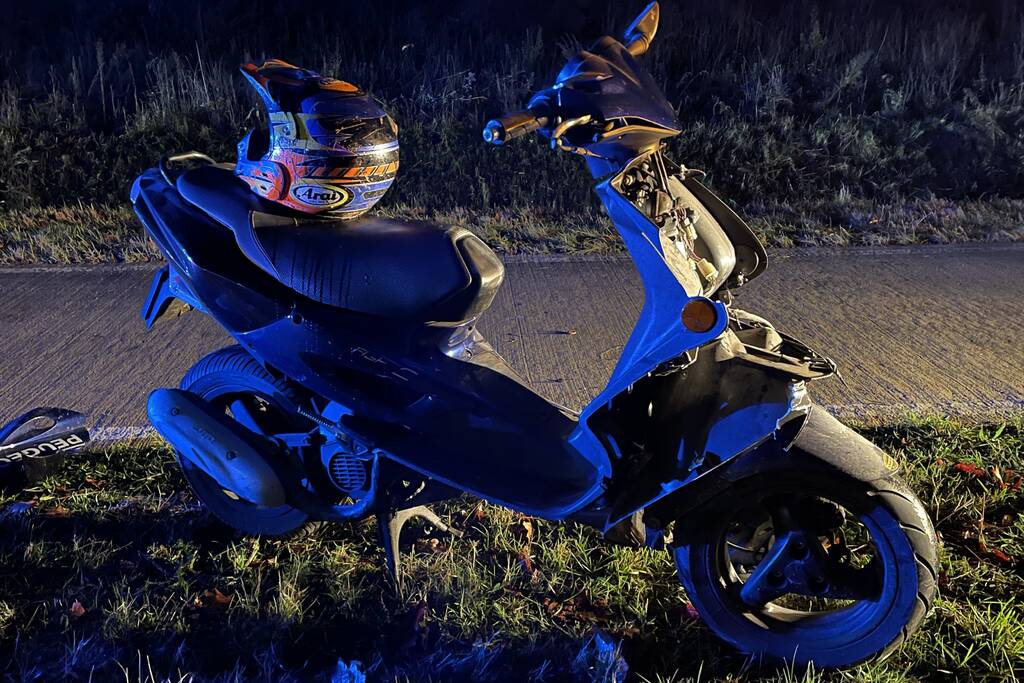 Scooterrijder botst op voetganger