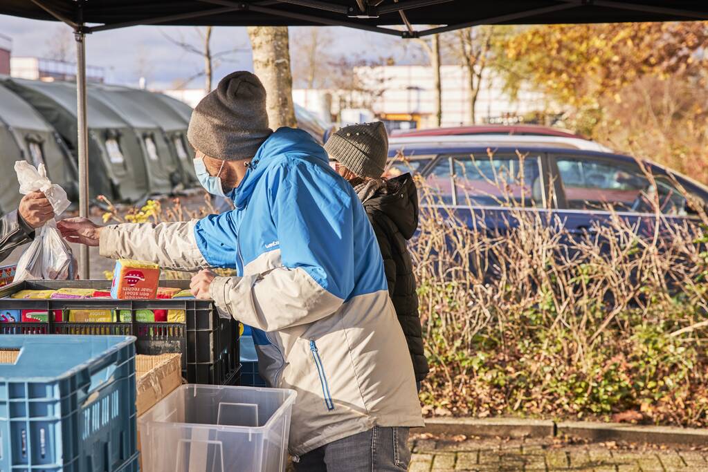Voedselbank deelt Sinterklaascadeau's uit