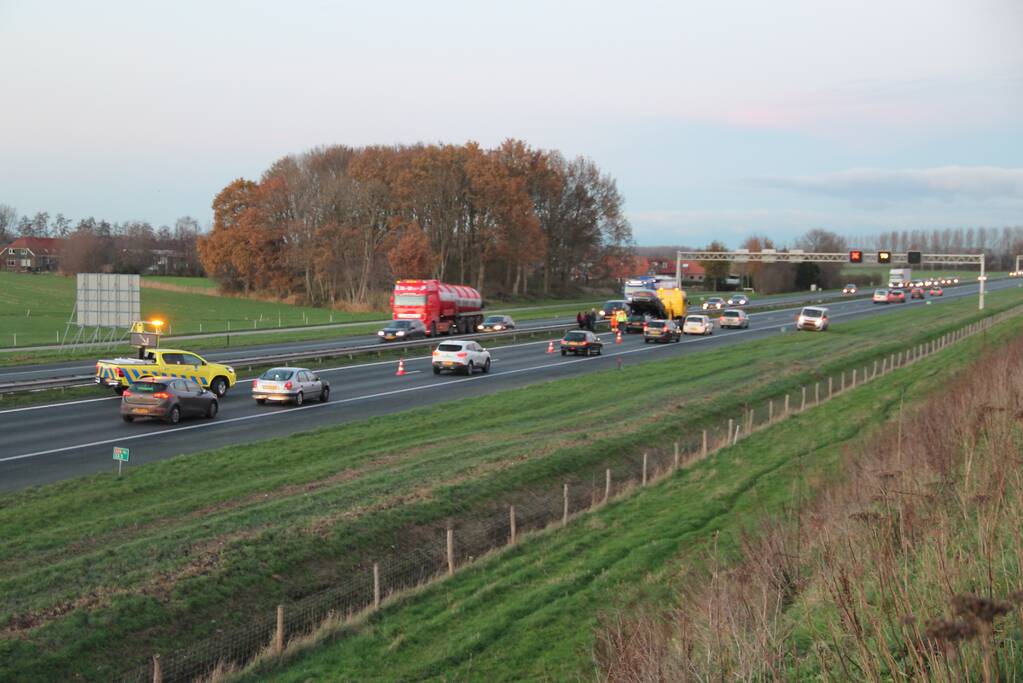 Kettingbotsing tussen drie voertuigen