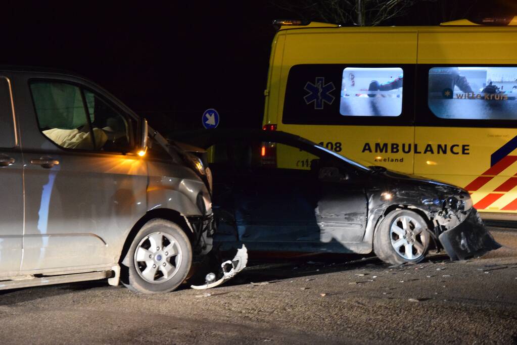 Veel schade bij ongeval met drie voertuigen