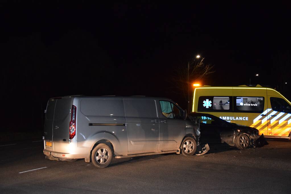 Veel schade bij ongeval met drie voertuigen