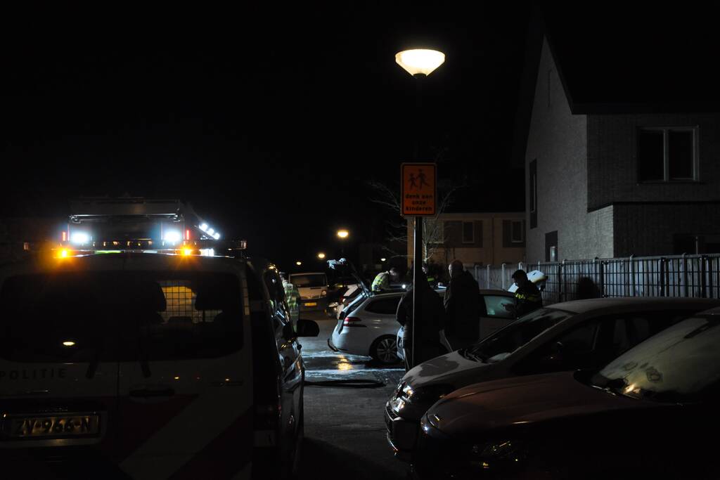 Veel rook bij brand in geparkeerde auto