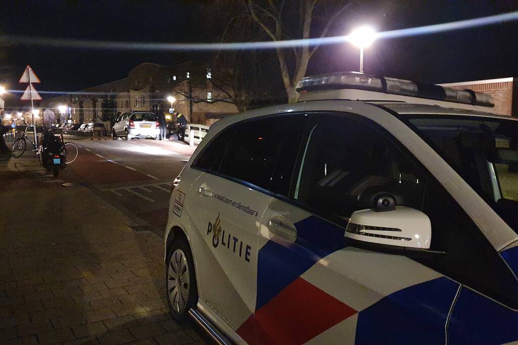 Automobilist rijdt man op step aan