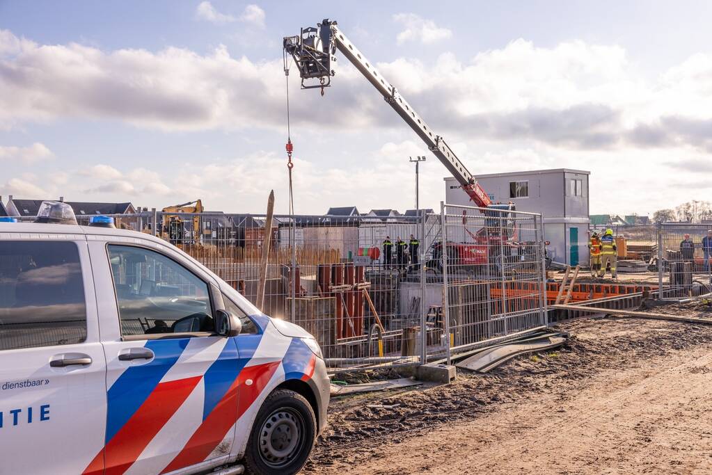 Persoon gewond bij val in drie meter diepe bouwput