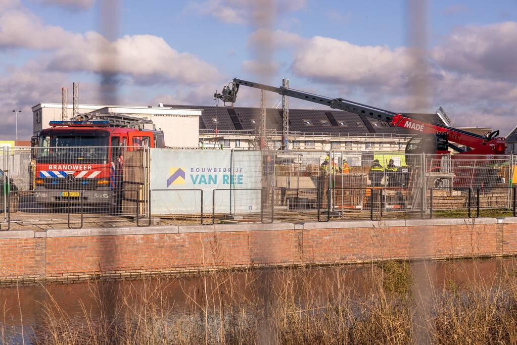 Persoon gewond bij val in drie meter diepe bouwput