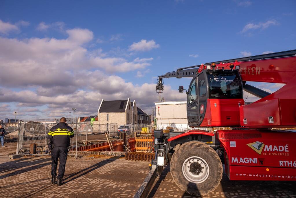 Persoon gewond bij val in drie meter diepe bouwput
