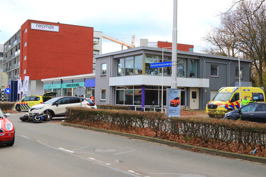 Motorrijder gewond bij botsing met auto