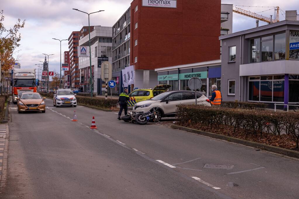 Motorrijder gewond bij botsing met auto