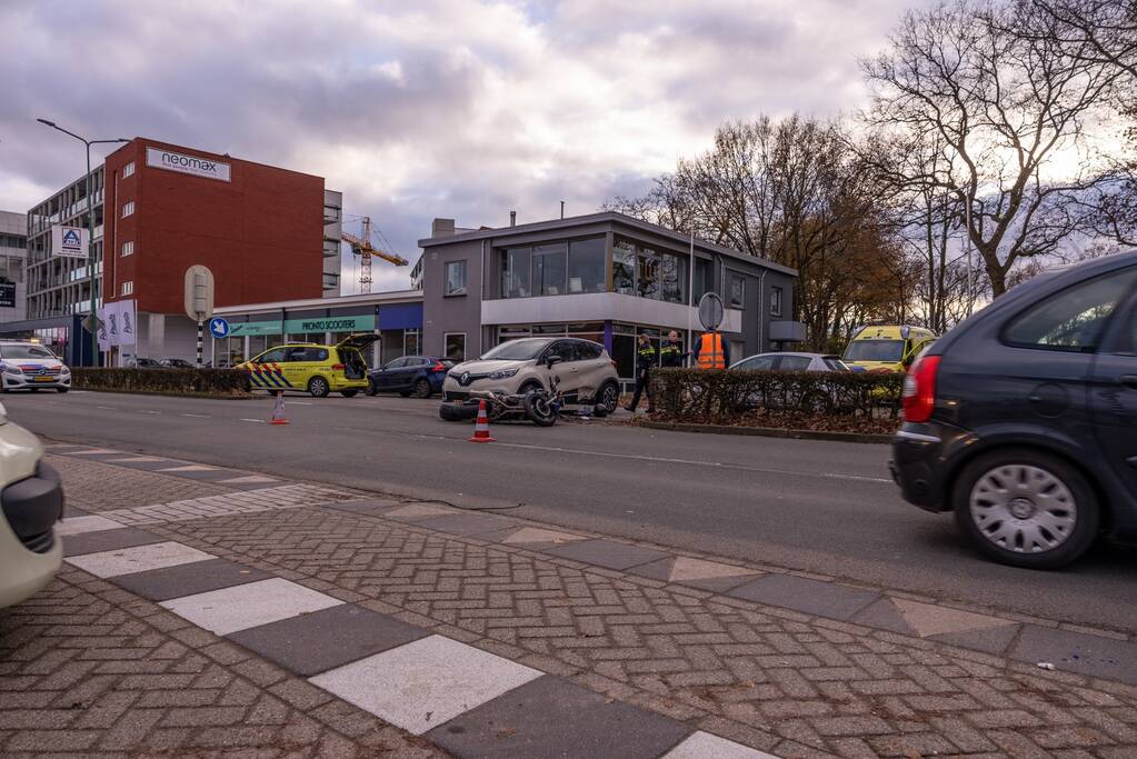 Motorrijder gewond bij botsing met auto